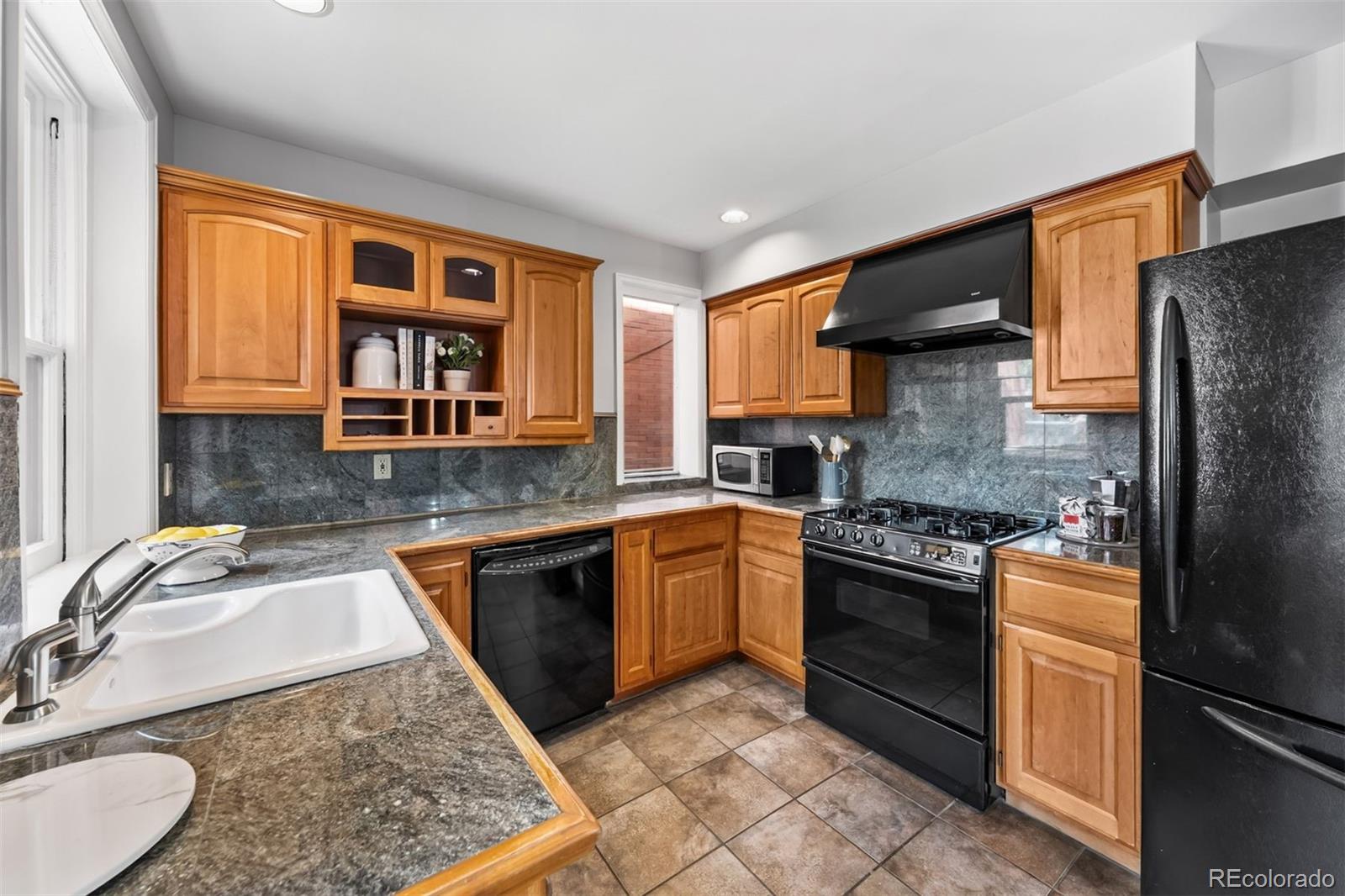 MLS Image #15 for 1545  steele street,denver, Colorado