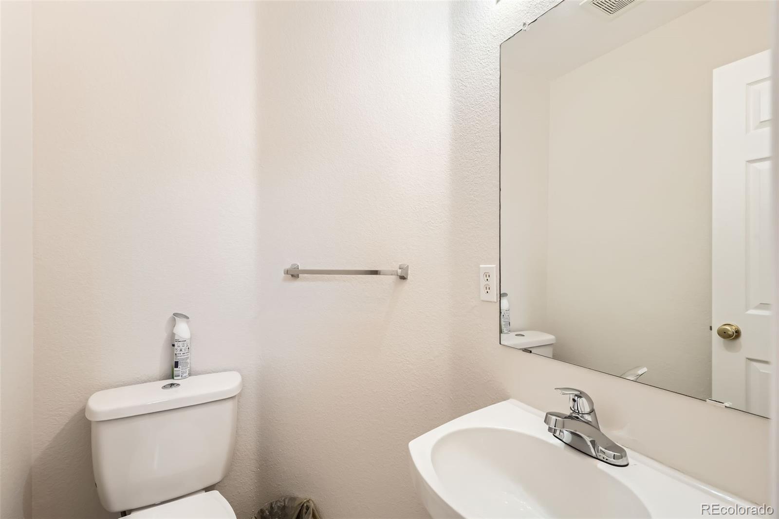 MLS Image #13 for 1145 s boston street,denver, Colorado