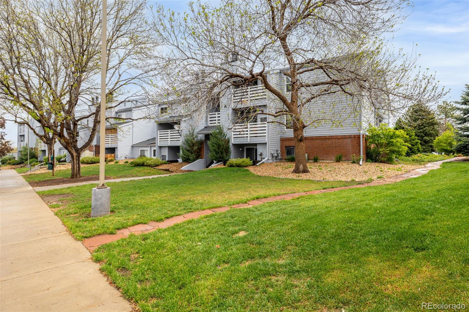 MLS Image #4 for 7665 e eastman avenue,denver, Colorado
