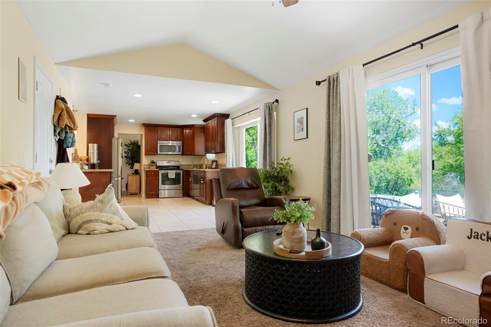 MLS Image #7 for 2964 s akron street,denver, Colorado