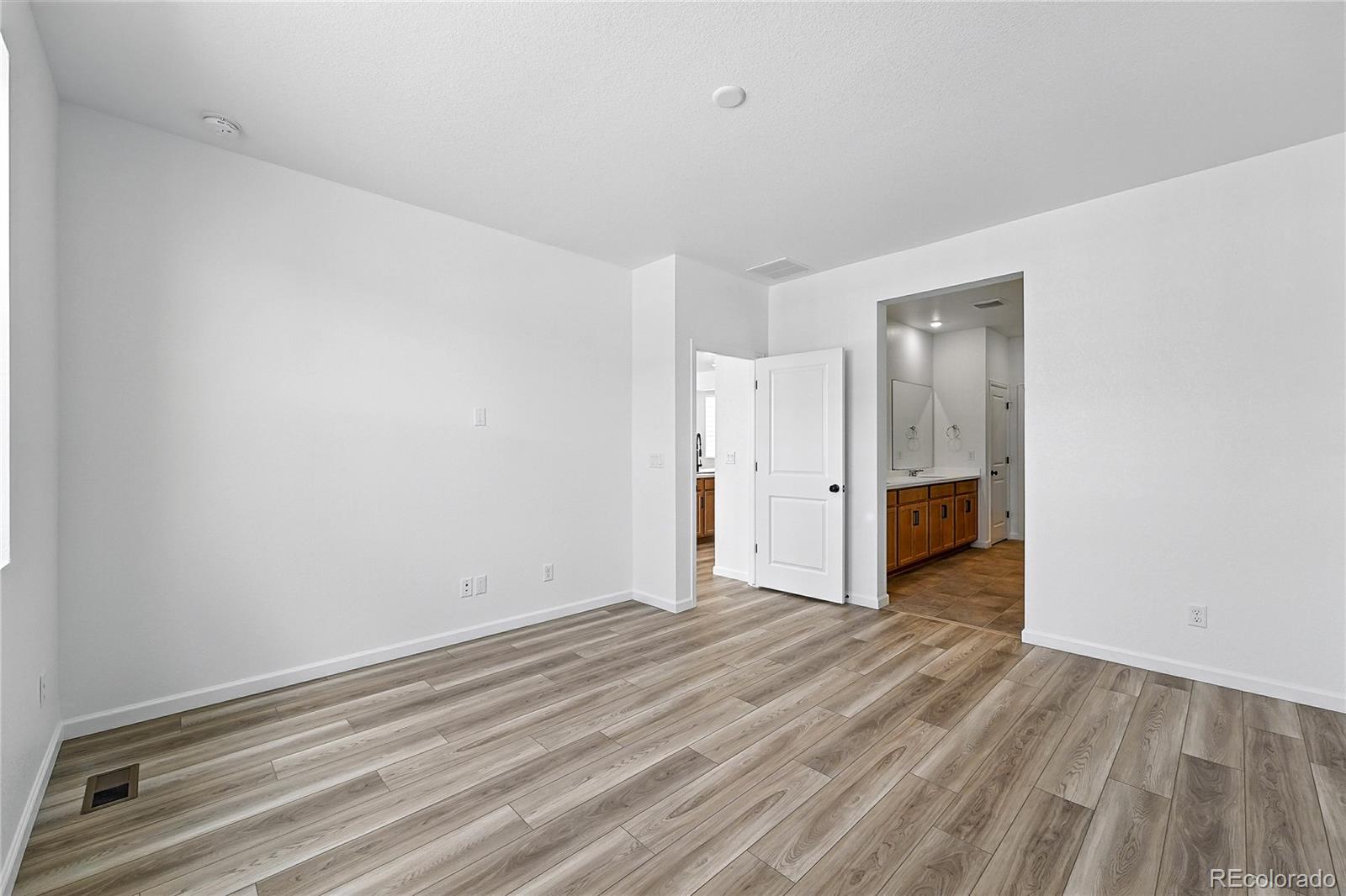 MLS Image #11 for 3381 n denali street,aurora, Colorado