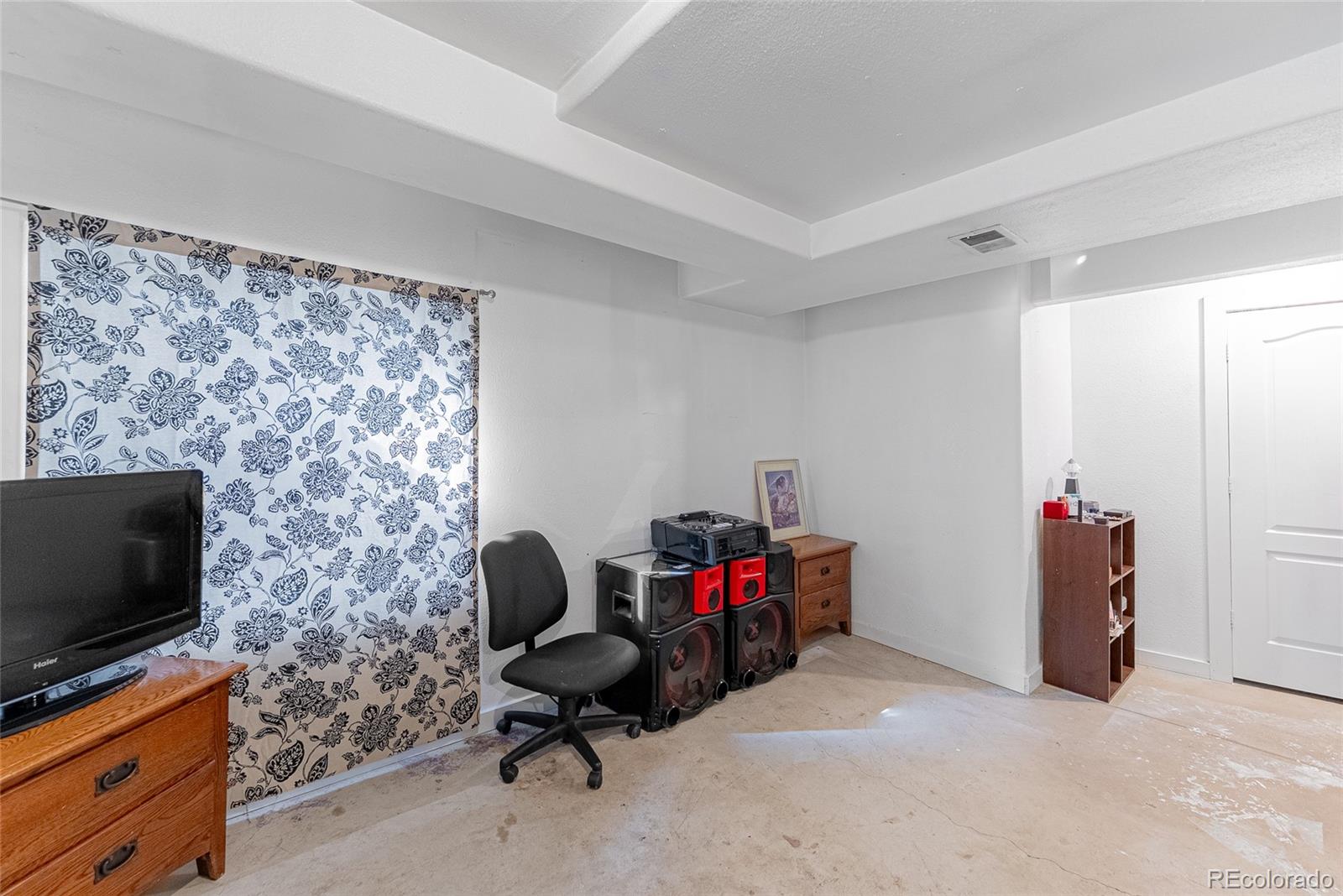 MLS Image #10 for 5039  fontana court,denver, Colorado