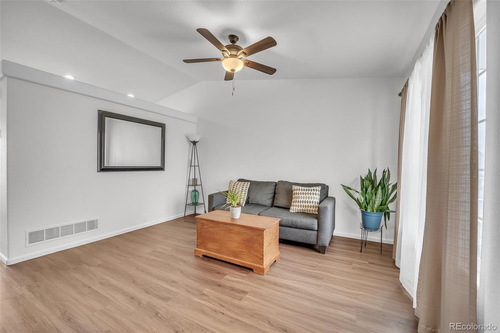MLS Image #3 for 6643  harvey lane,colorado springs, Colorado