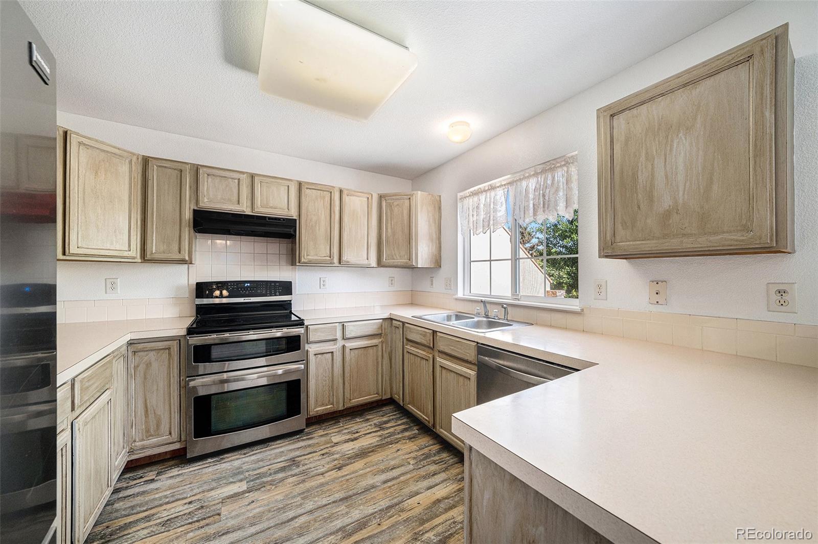 MLS Image #3 for 450  saint charles place,johnstown, Colorado