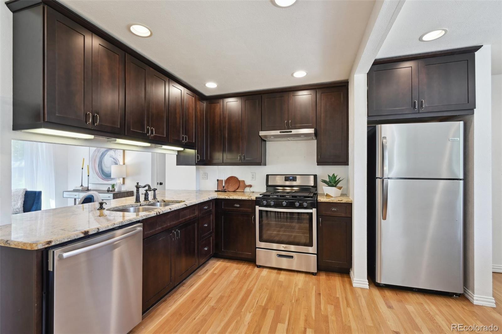 MLS Image #9 for 1370 s hudson street,denver, Colorado