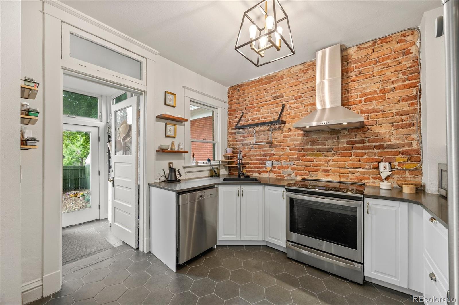 MLS Image #11 for 3055 n york street,denver, Colorado