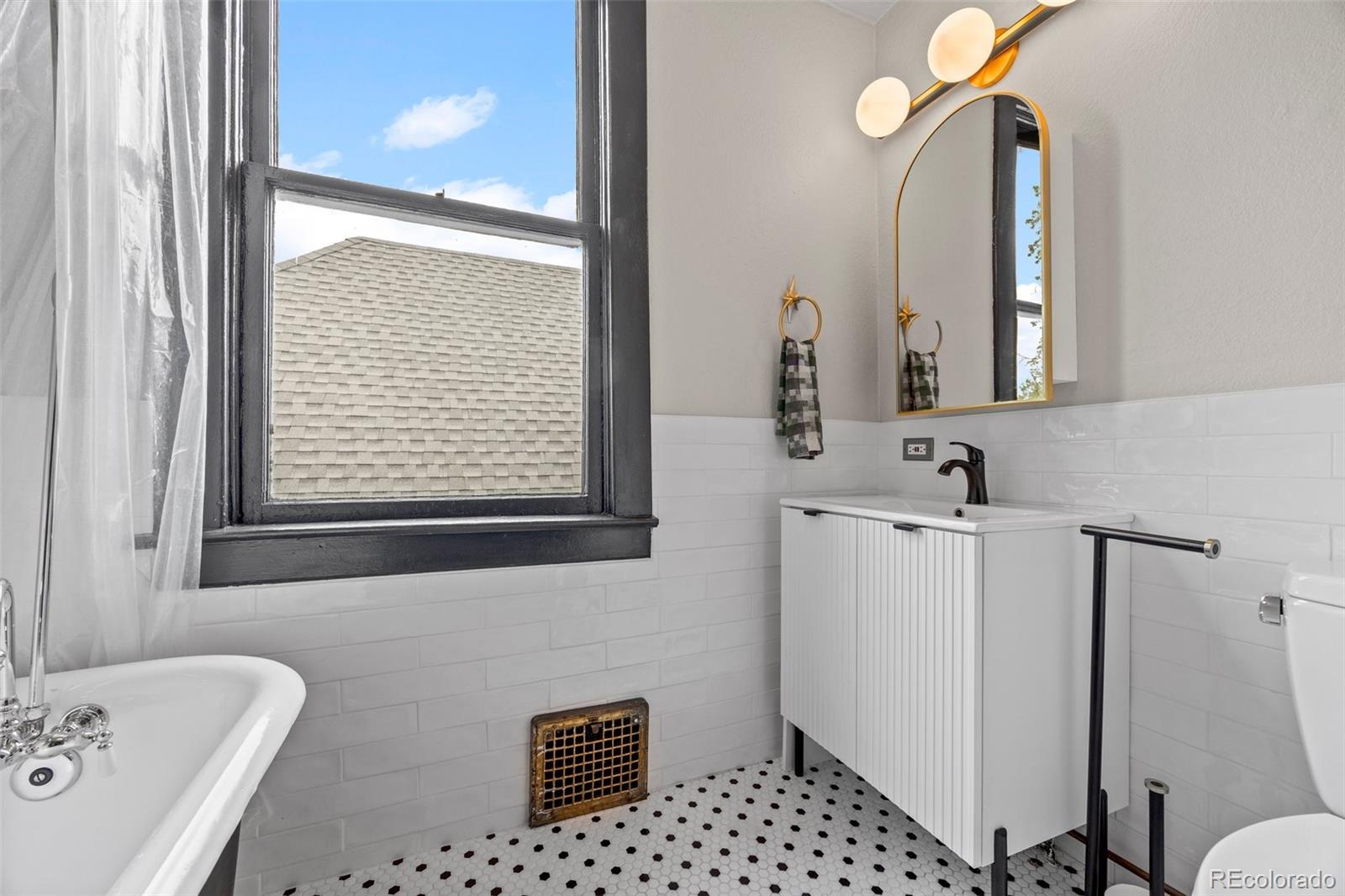 MLS Image #15 for 3055 n york street,denver, Colorado