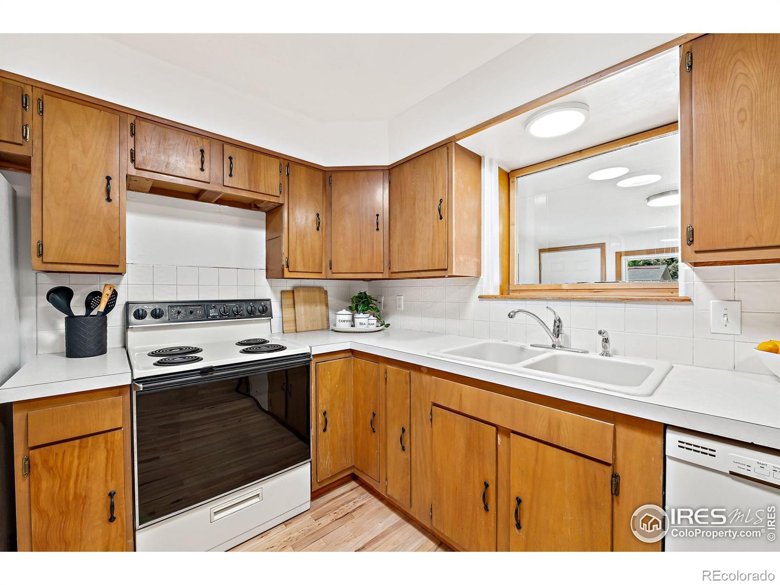 MLS Image #9 for 1429  linden street,longmont, Colorado
