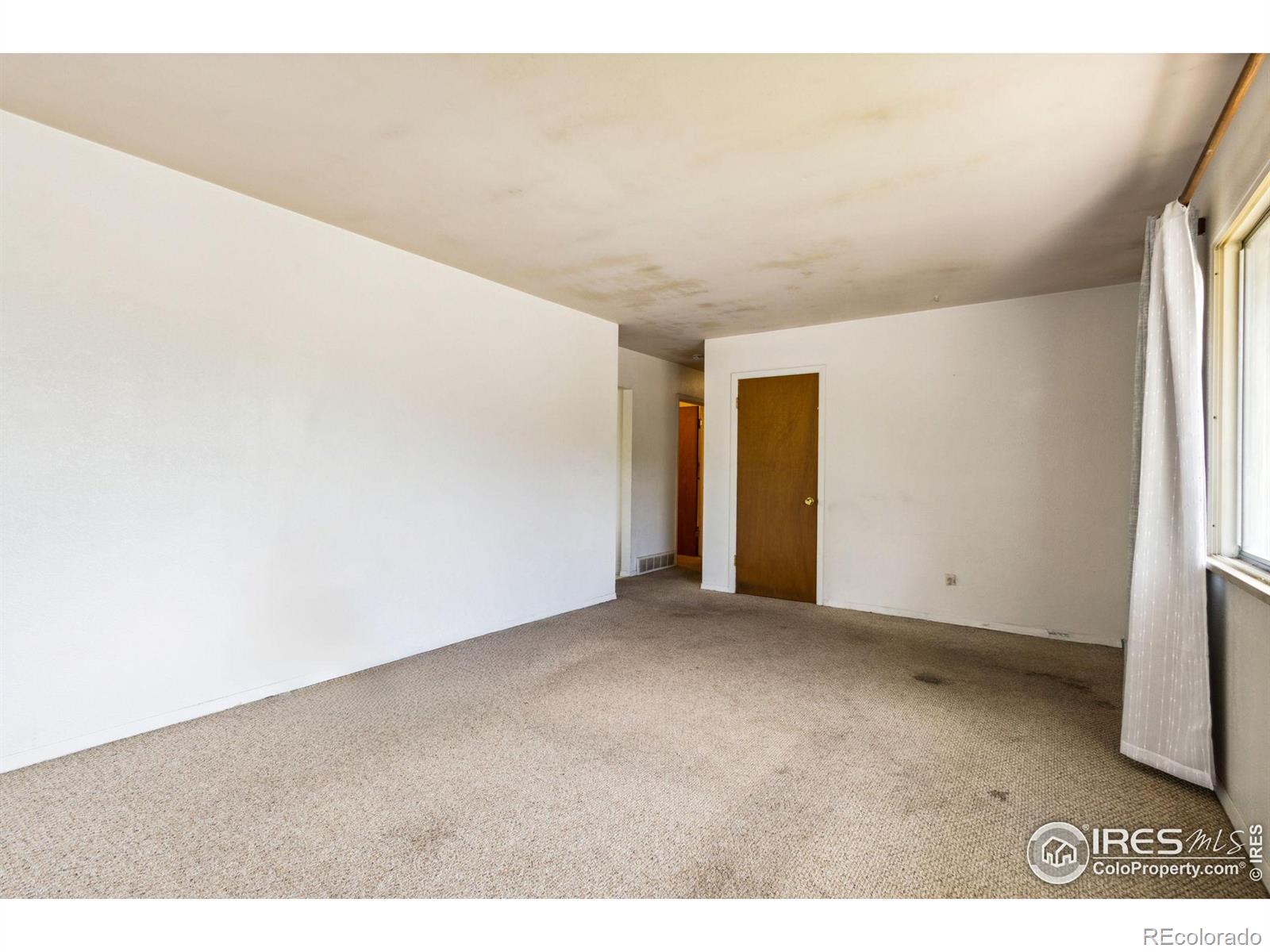 MLS Image #3 for 928 w lake street,fort collins, Colorado