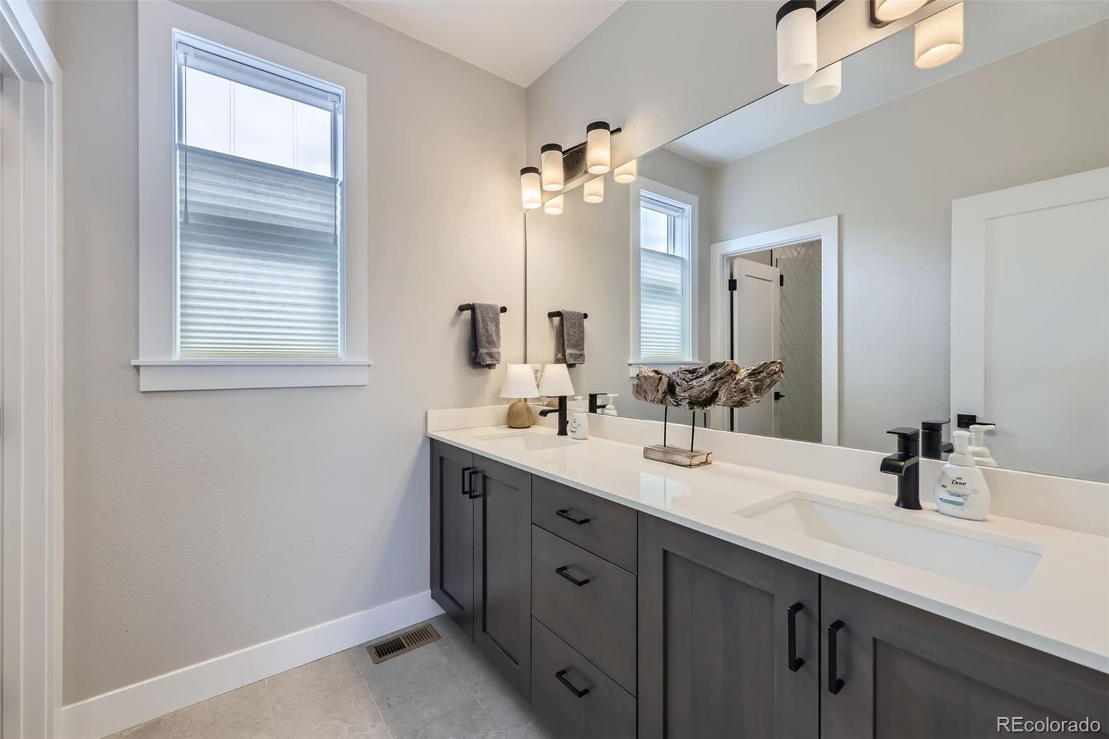 MLS Image #17 for 21261 e 60th avenue,aurora, Colorado