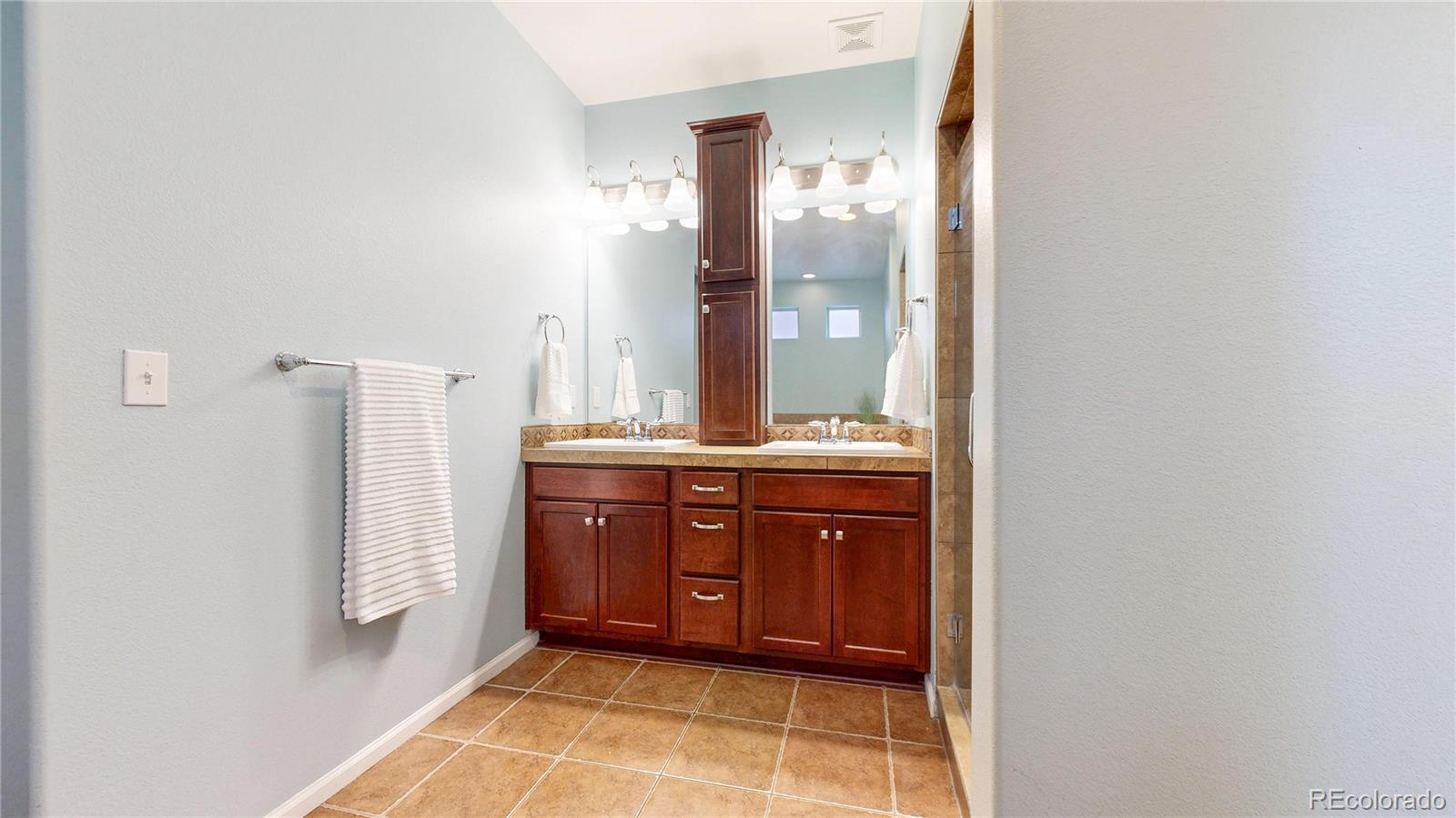 MLS Image #18 for 18009 e 47th place,denver, Colorado
