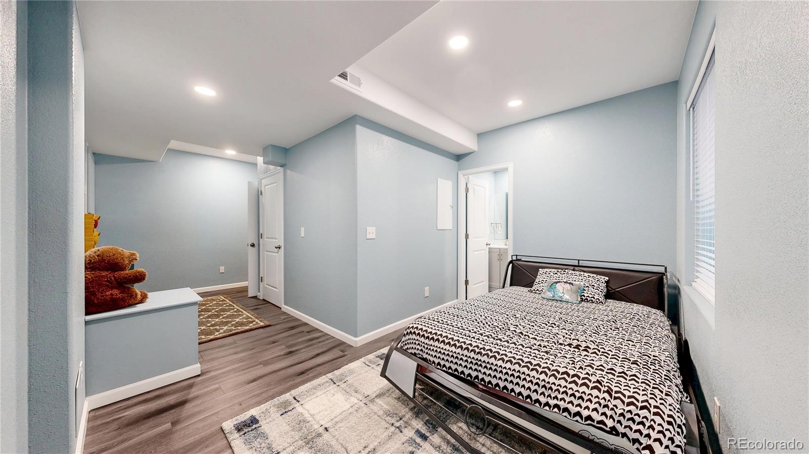 MLS Image #31 for 18009 e 47th place,denver, Colorado