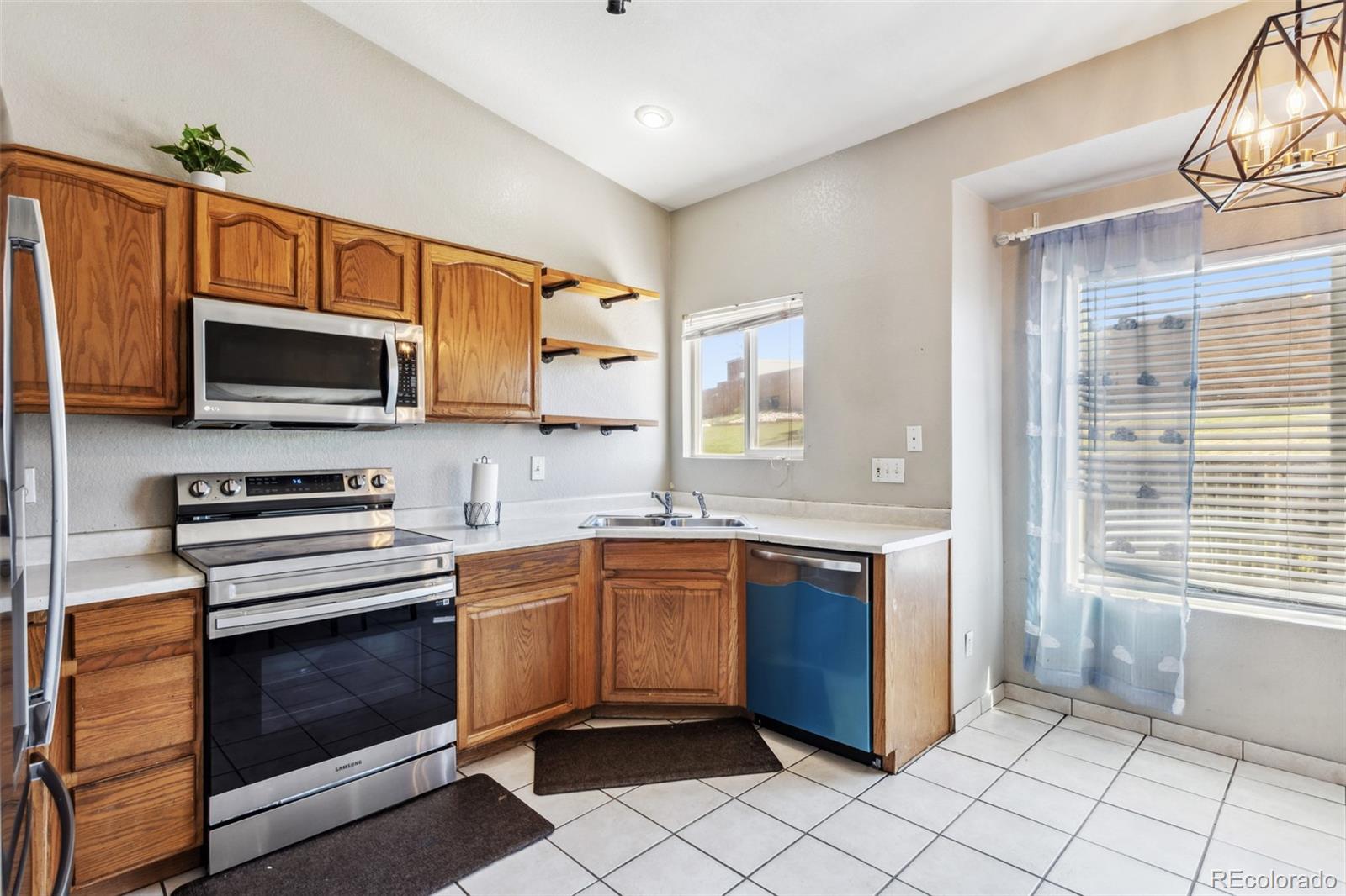 MLS Image #8 for 19560 e 18th place,aurora, Colorado