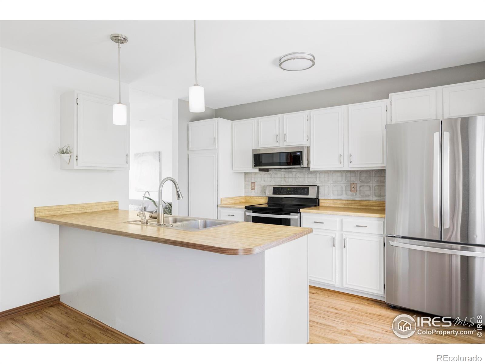 MLS Image #2 for 1013  alsace way,lafayette, Colorado