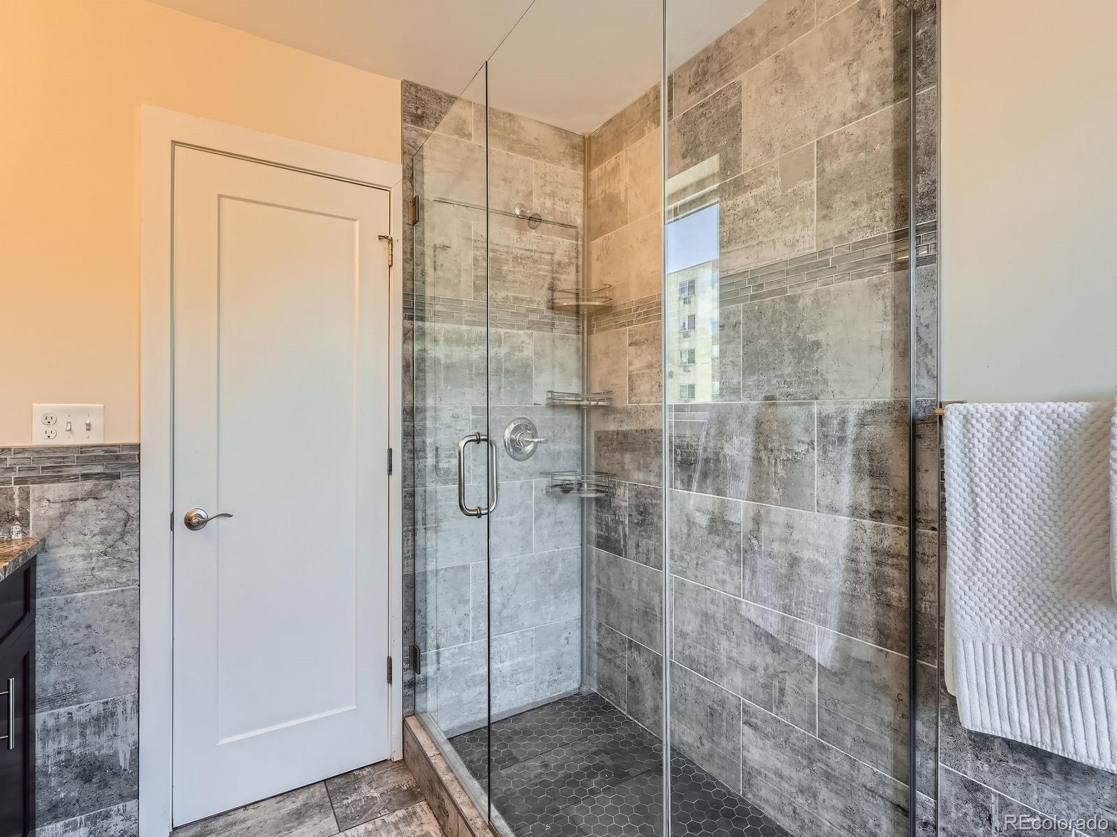 MLS Image #14 for 2775  california street,denver, Colorado