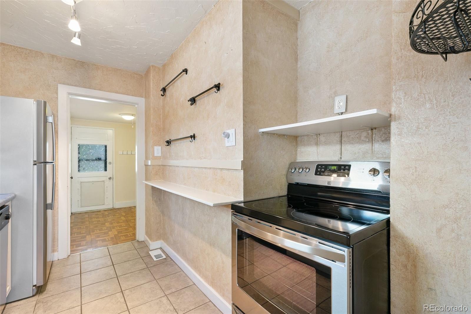 MLS Image #11 for 924 e saint vrain street,colorado springs, Colorado