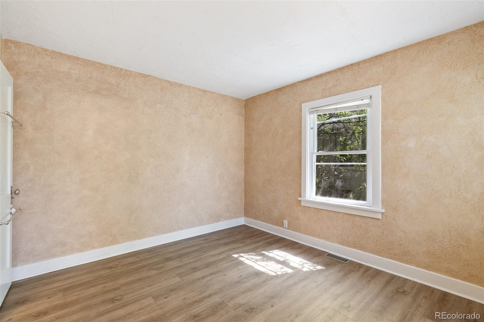 MLS Image #15 for 924 e saint vrain street,colorado springs, Colorado