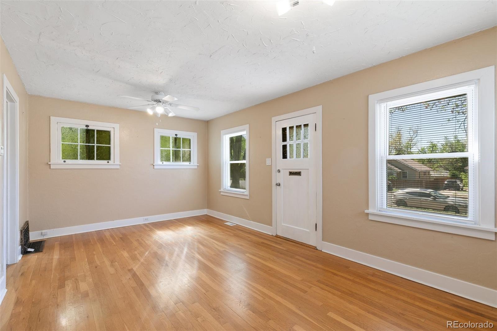 MLS Image #4 for 924 e saint vrain street,colorado springs, Colorado