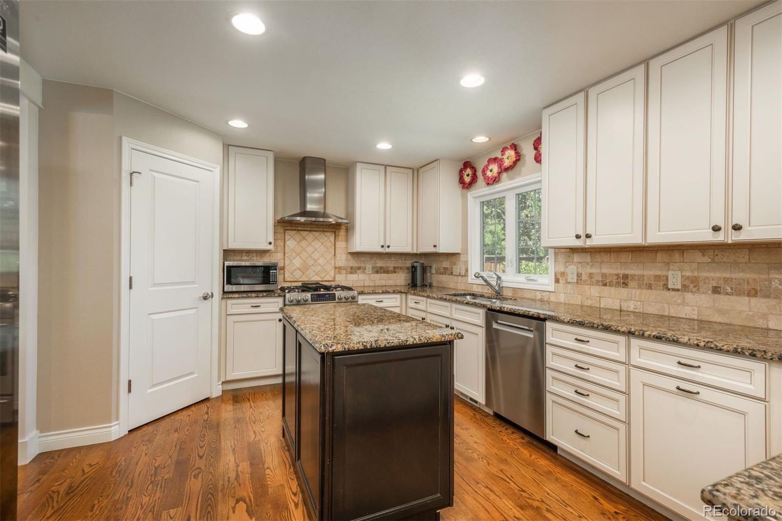 MLS Image #5 for 7076 s niagara court,centennial, Colorado