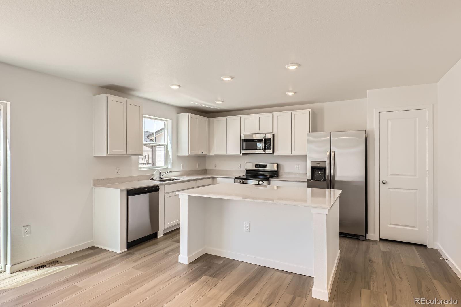 MLS Image #3 for 21996 e 39th place,aurora, Colorado