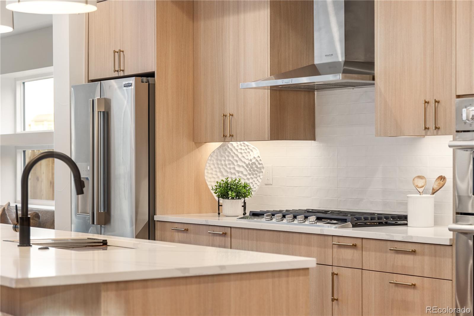 MLS Image #15 for 2060  eliot street,denver, Colorado
