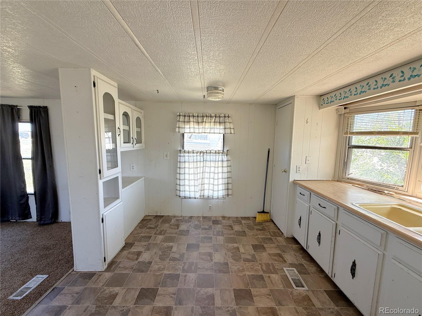 MLS Image #11 for 820  6th street,hugo, Colorado