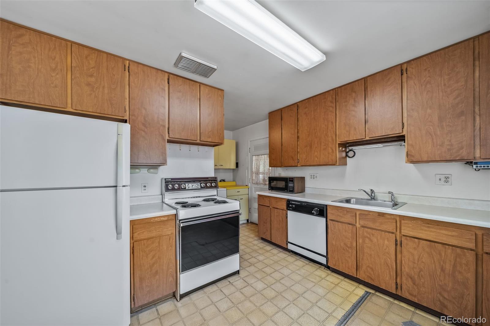 MLS Image #17 for 2571 s birch street,denver, Colorado