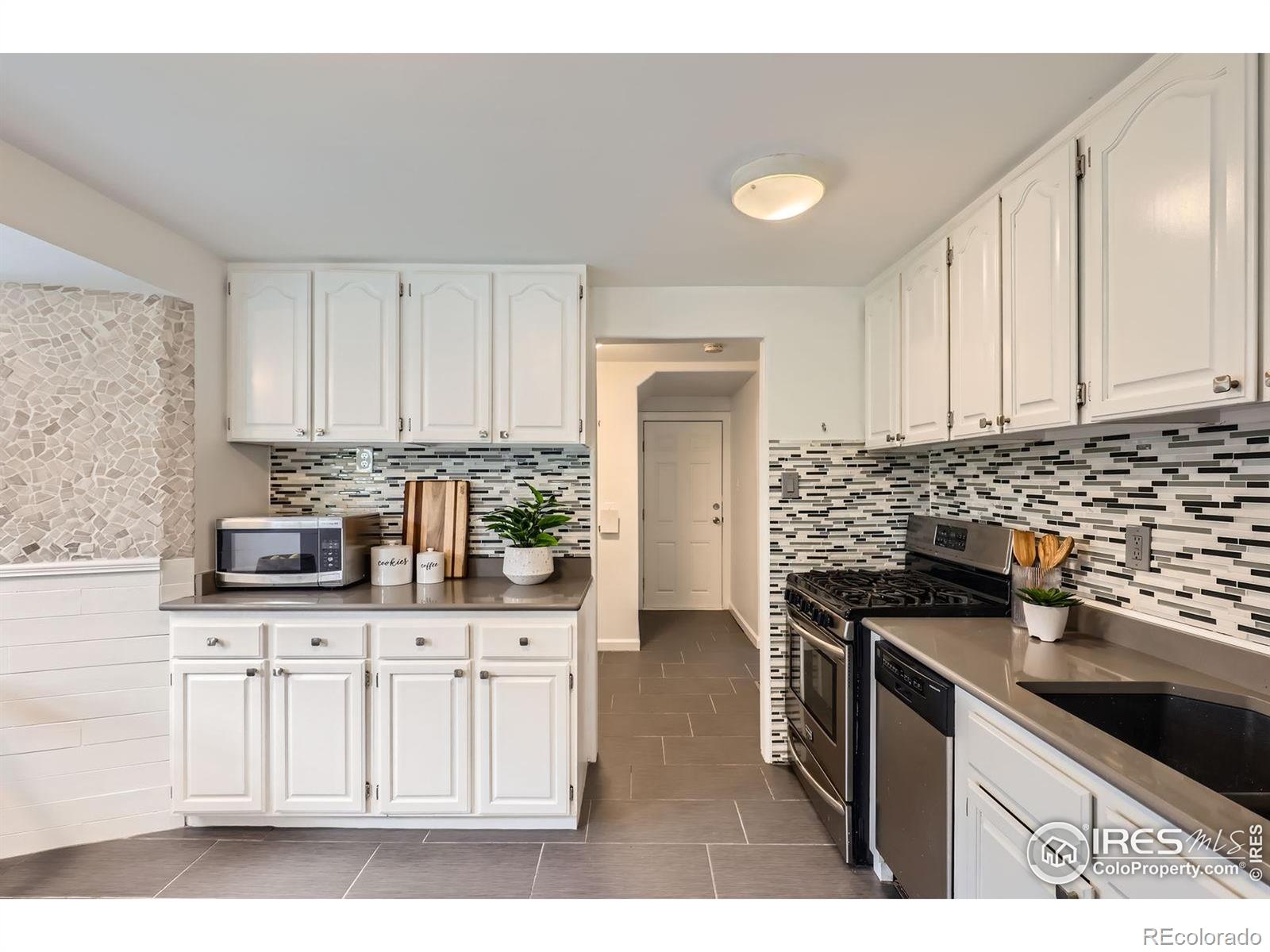 MLS Image #11 for 6825  reno drive,arvada, Colorado
