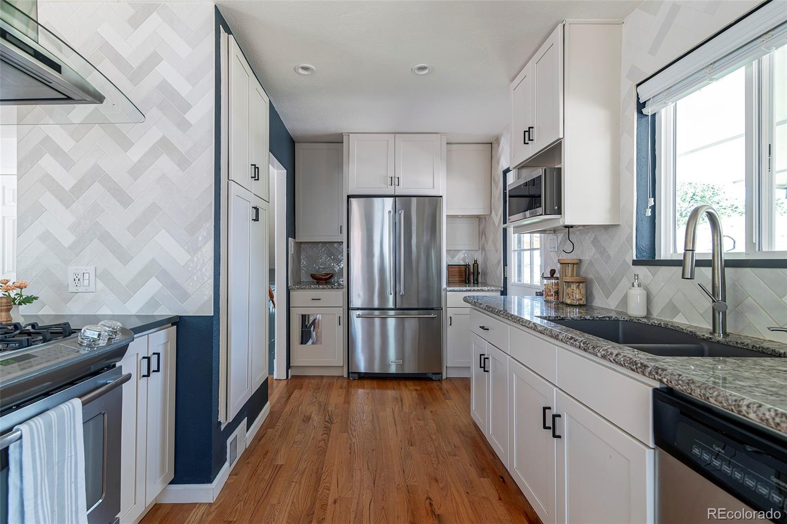 MLS Image #8 for 1650 s holly street,denver, Colorado