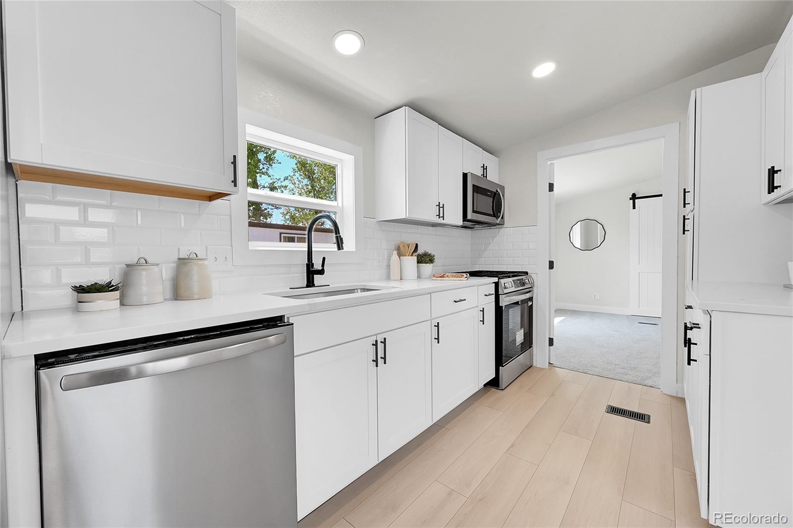 MLS Image #6 for 221  glen ayre street,dacono, Colorado
