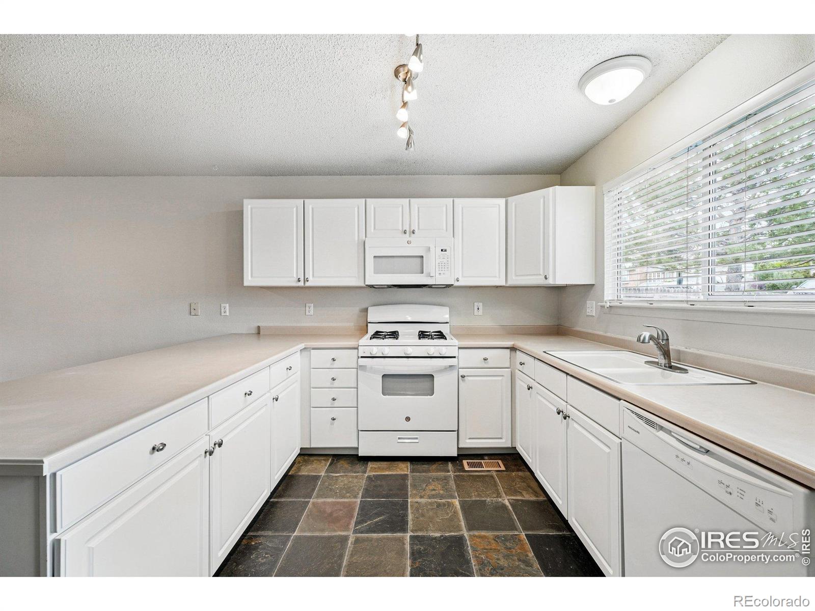 MLS Image #13 for 3022 w 107th place d,westminster, Colorado