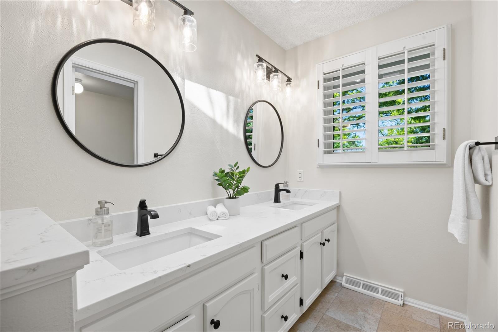 MLS Image #22 for 3726 e nichols avenue,centennial, Colorado