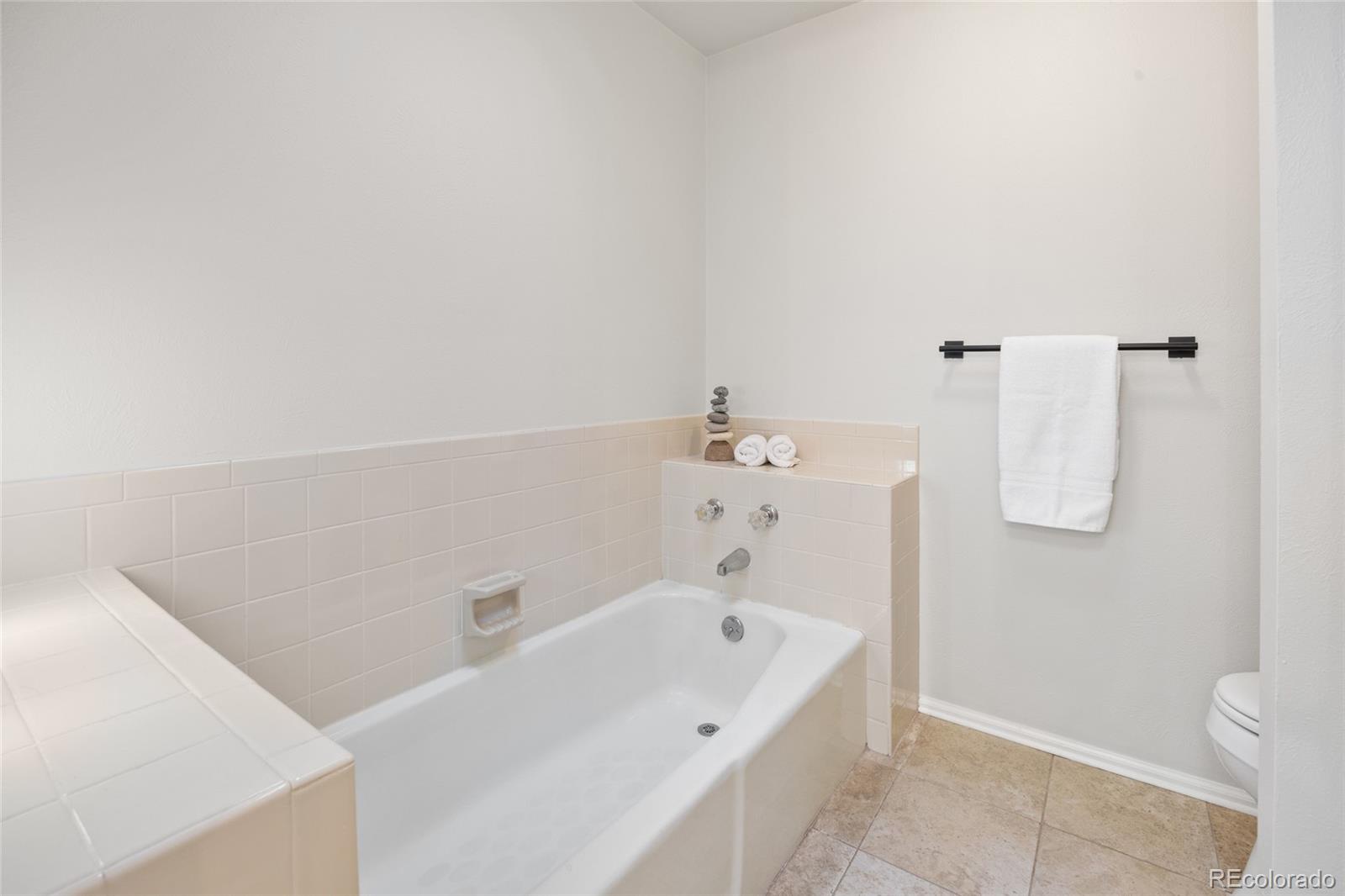MLS Image #23 for 3726 e nichols avenue,centennial, Colorado