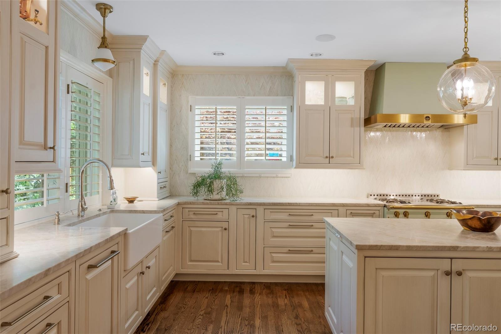 MLS Image #11 for 395 n franklin street,denver, Colorado