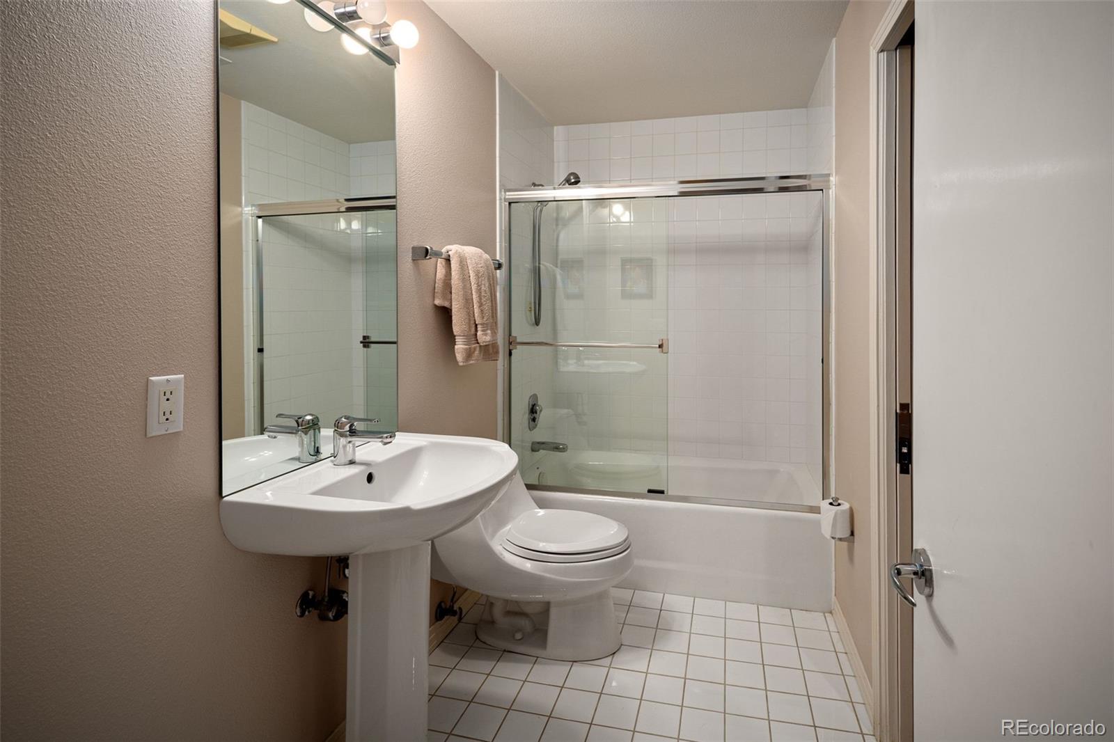 MLS Image #45 for 250 s dahlia street,denver, Colorado