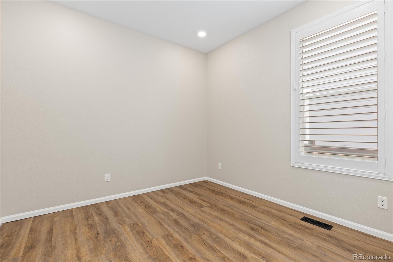 MLS Image #17 for 27639 e 7th lane,aurora, Colorado