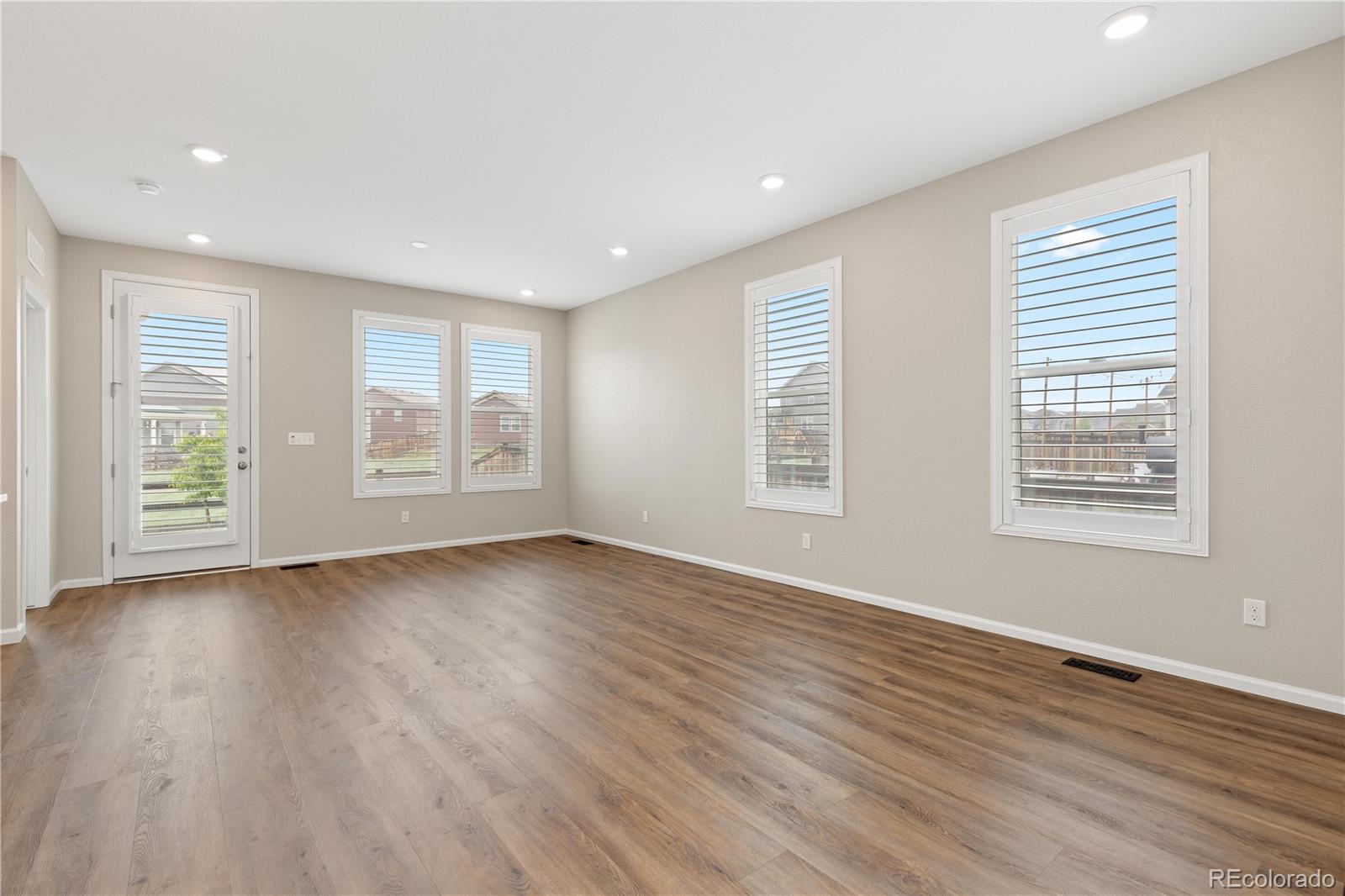 MLS Image #7 for 27639 e 7th lane,aurora, Colorado