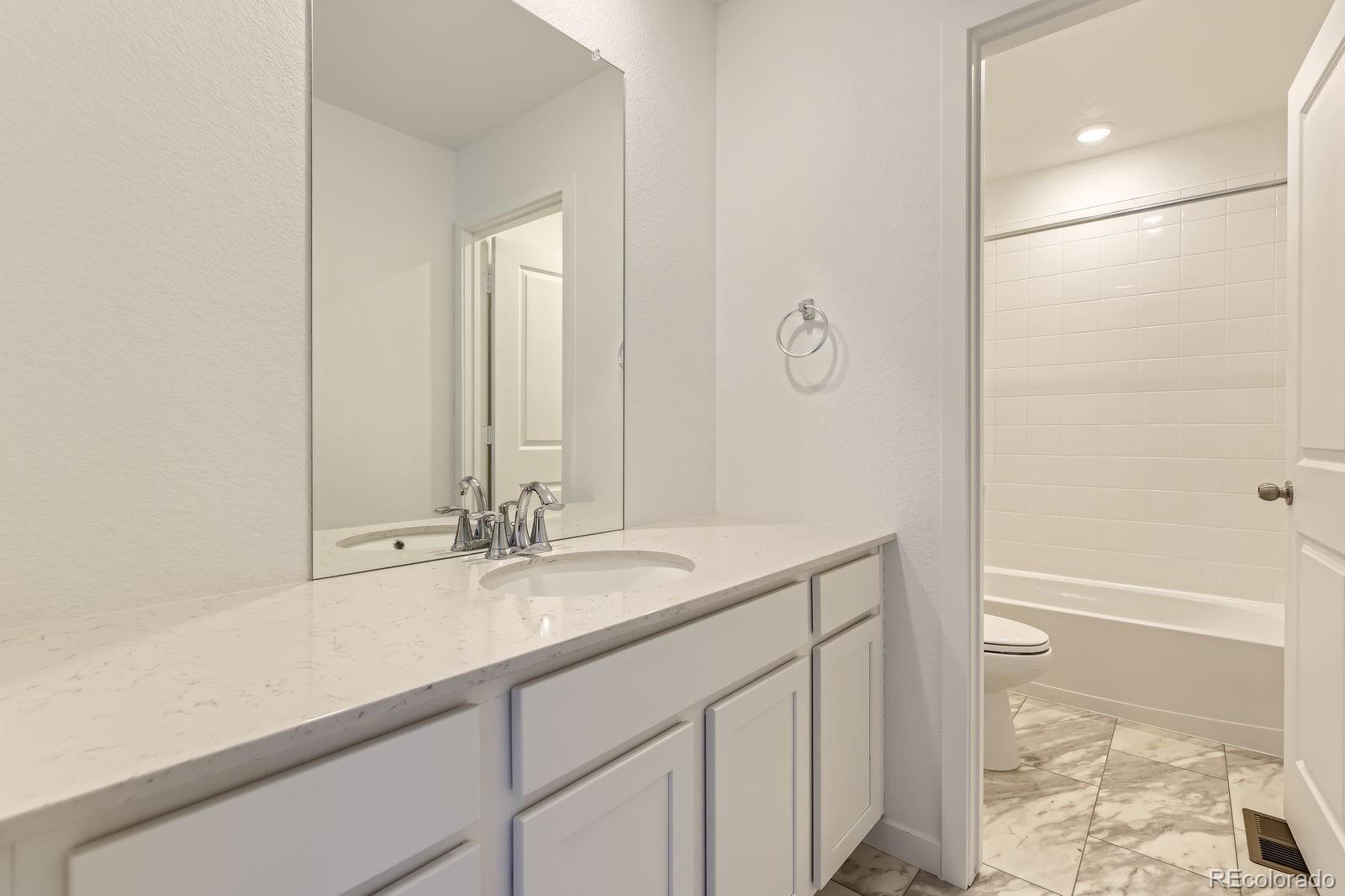 MLS Image #10 for 656 n clubview street,watkins, Colorado