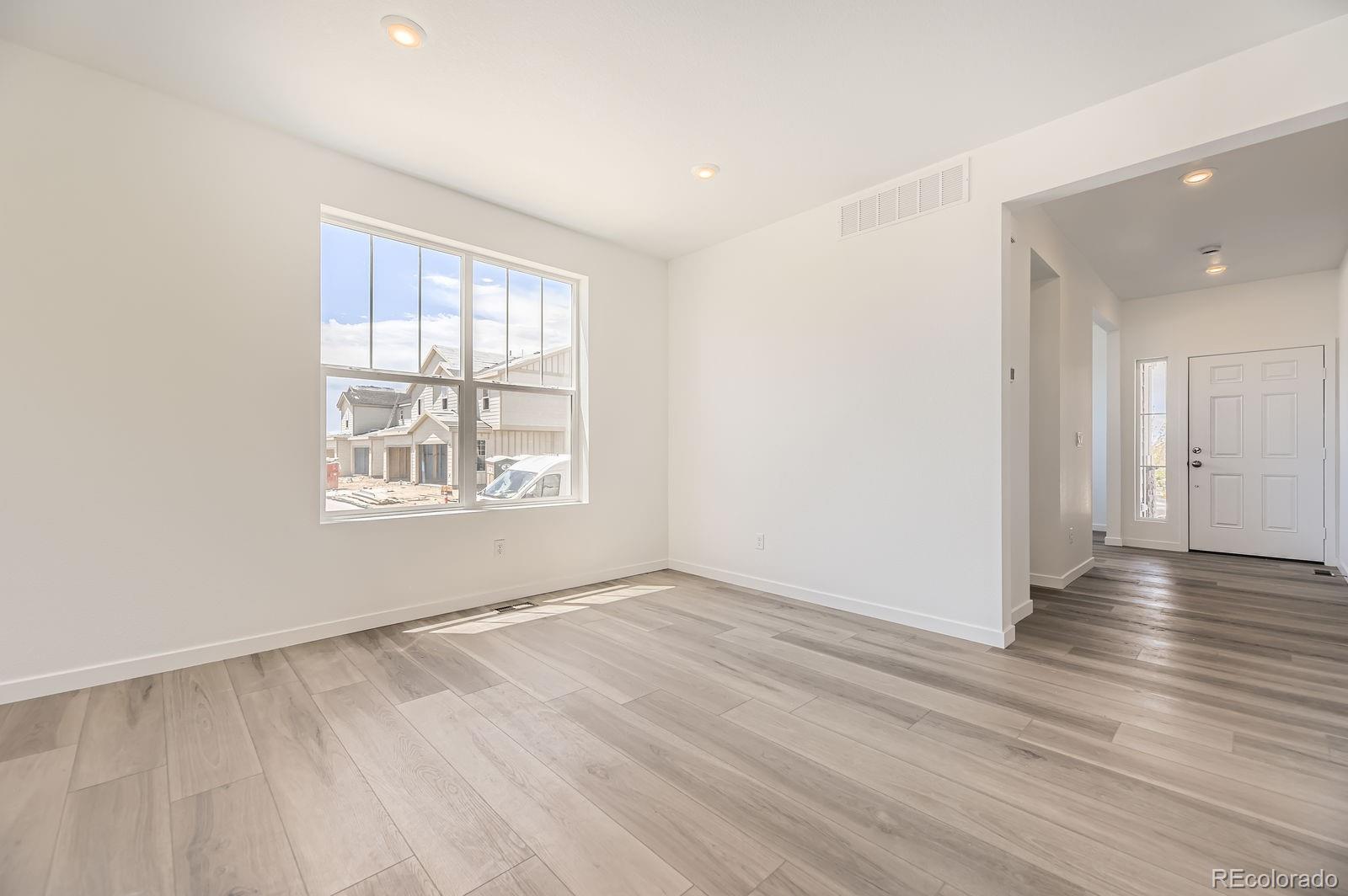 MLS Image #4 for 656 n clubview street,watkins, Colorado