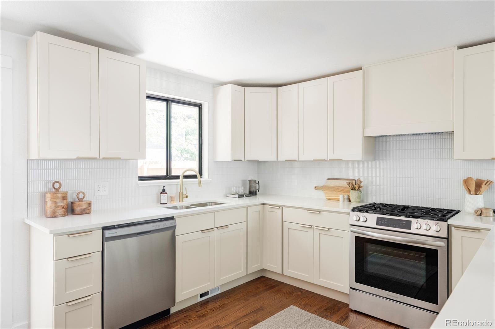 MLS Image #8 for 1695 e eastman avenue,englewood, Colorado