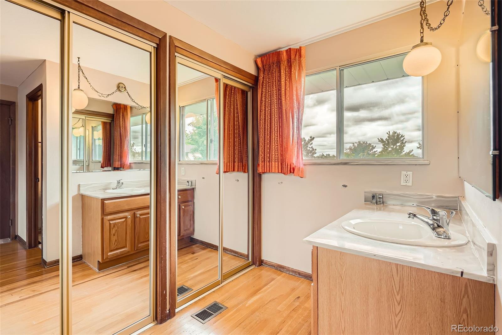 MLS Image #14 for 7700 e oxford avenue,denver, Colorado