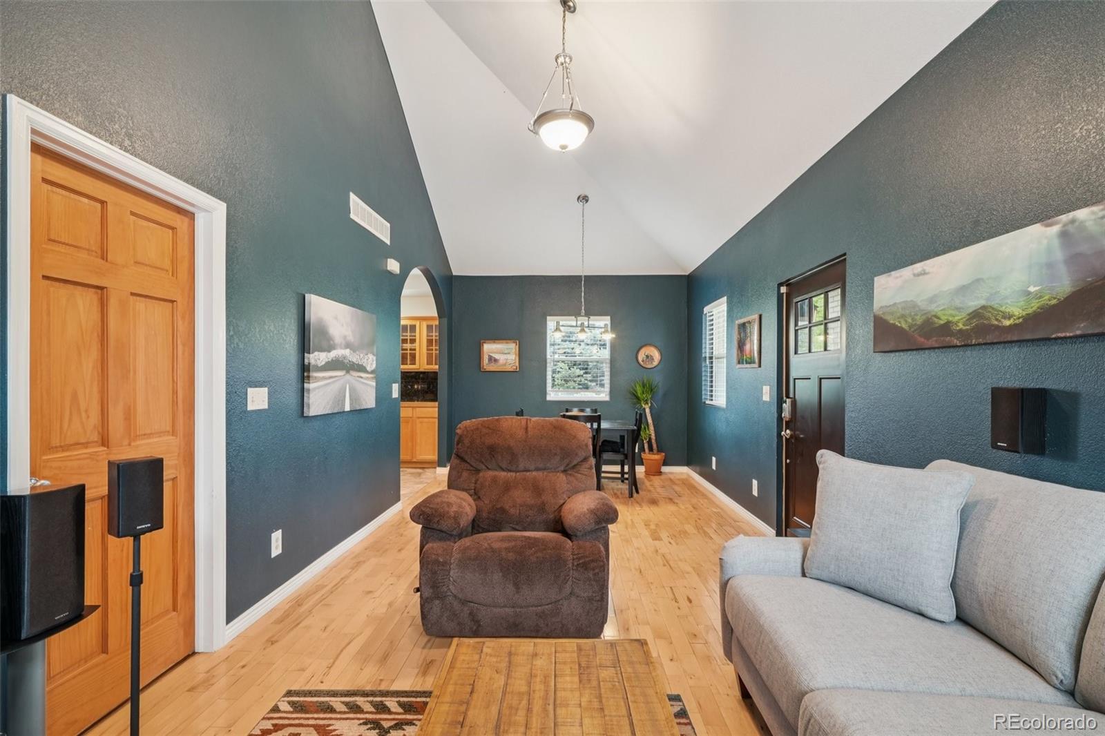 MLS Image #4 for 2203 s lincoln street,denver, Colorado