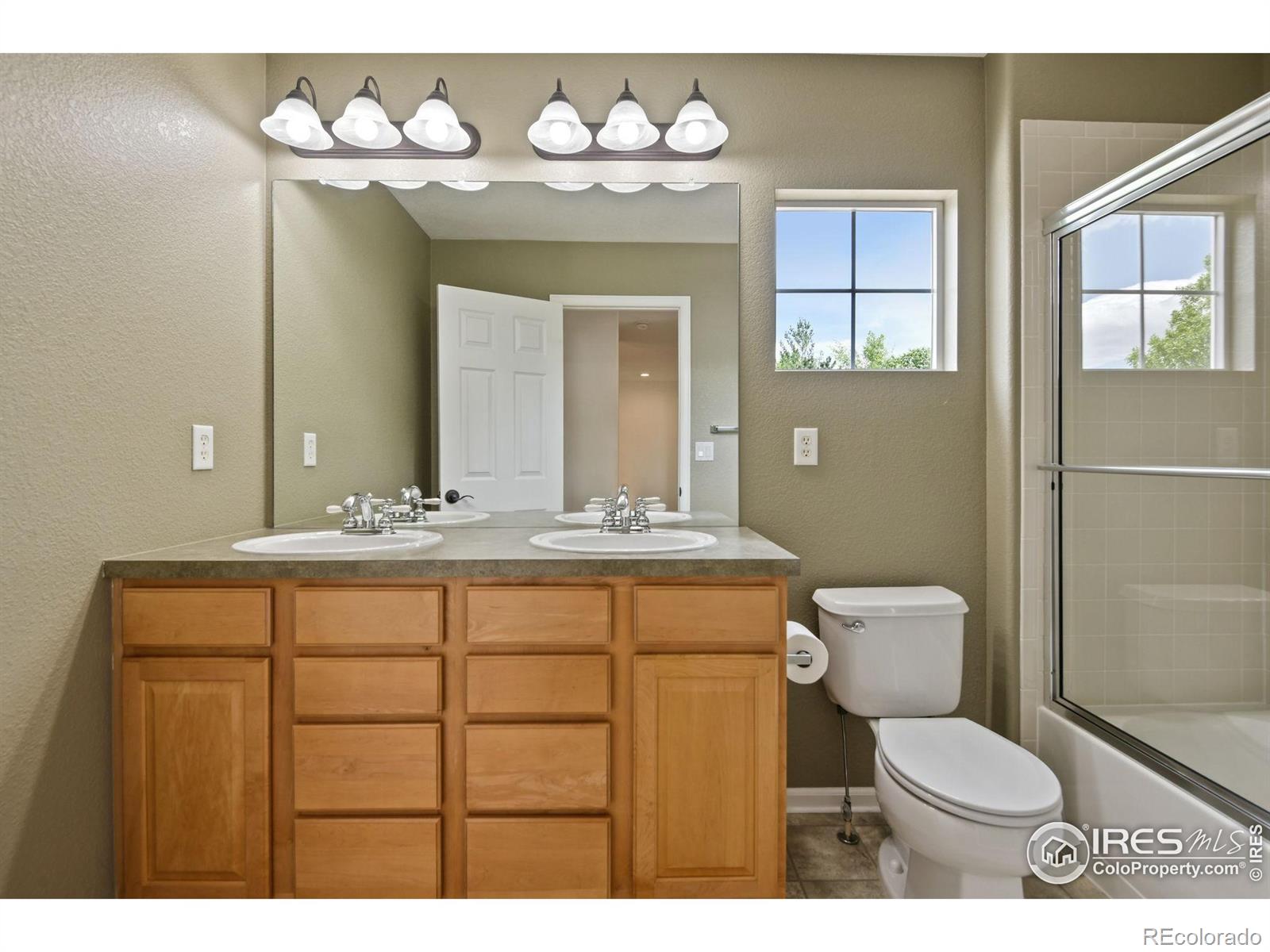 MLS Image #18 for 14675  golden eagle run,broomfield, Colorado