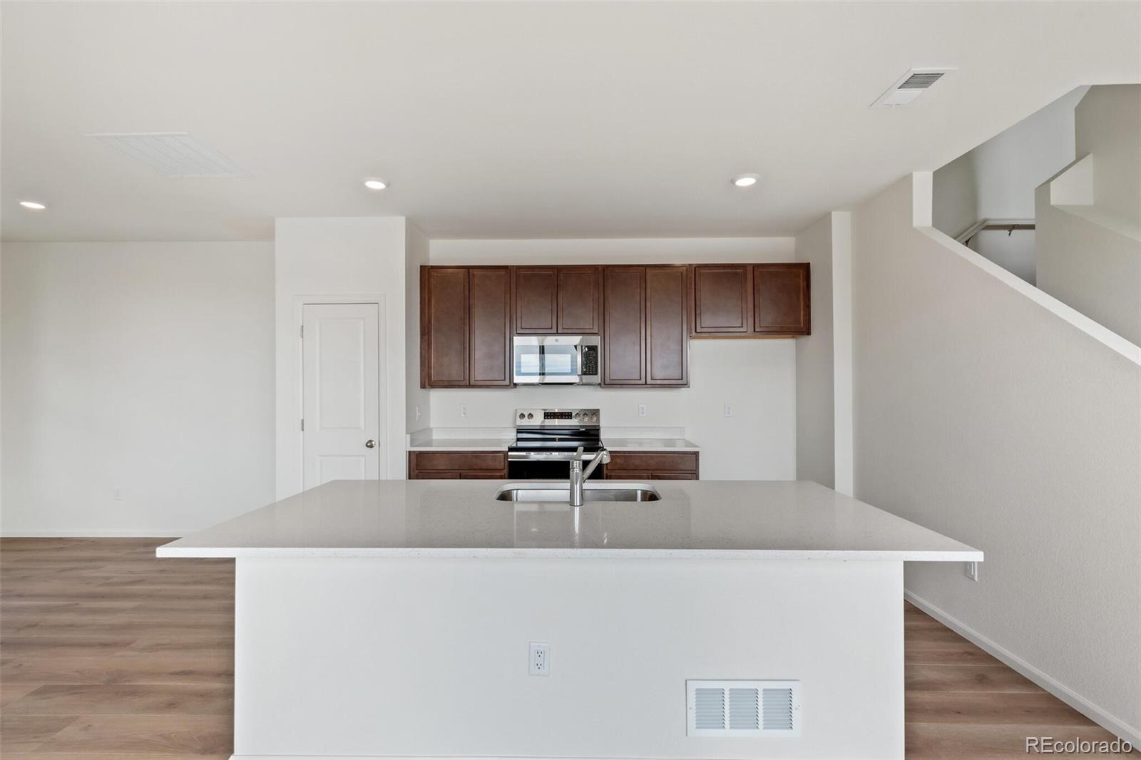 MLS Image #11 for 28636 e 6th place,watkins, Colorado