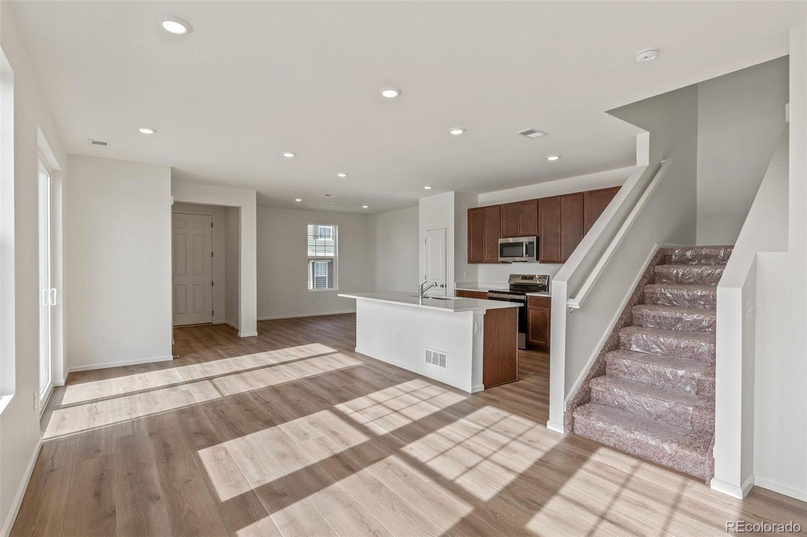 MLS Image #2 for 28636 e 6th place,watkins, Colorado
