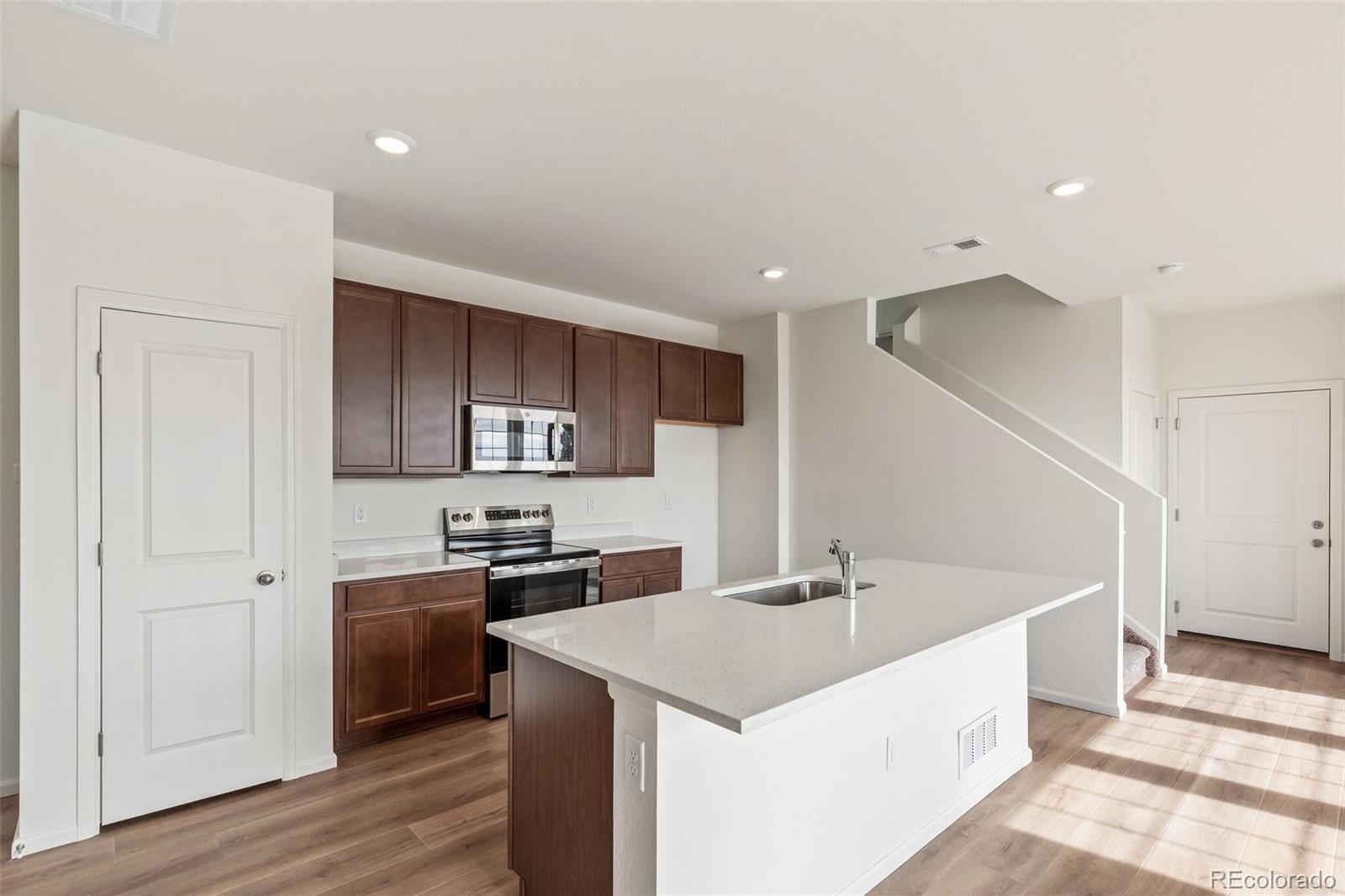 MLS Image #9 for 28636 e 6th place,watkins, Colorado