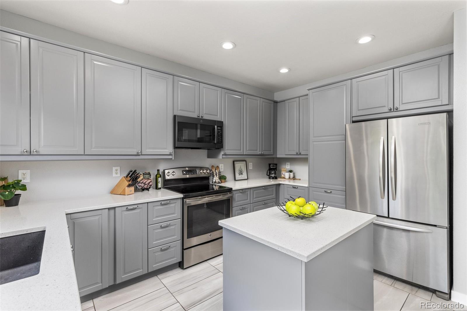 MLS Image #5 for 5733 s yakima way,aurora, Colorado