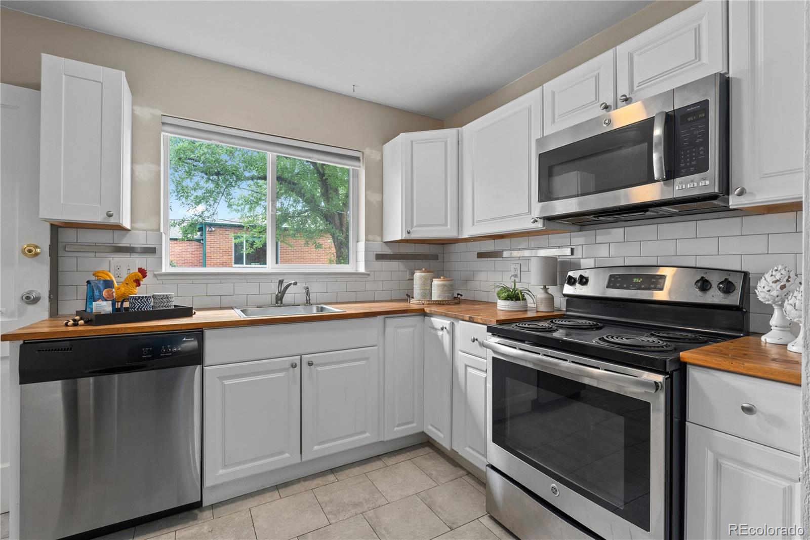 MLS Image #10 for 1540  filbert court,denver, Colorado