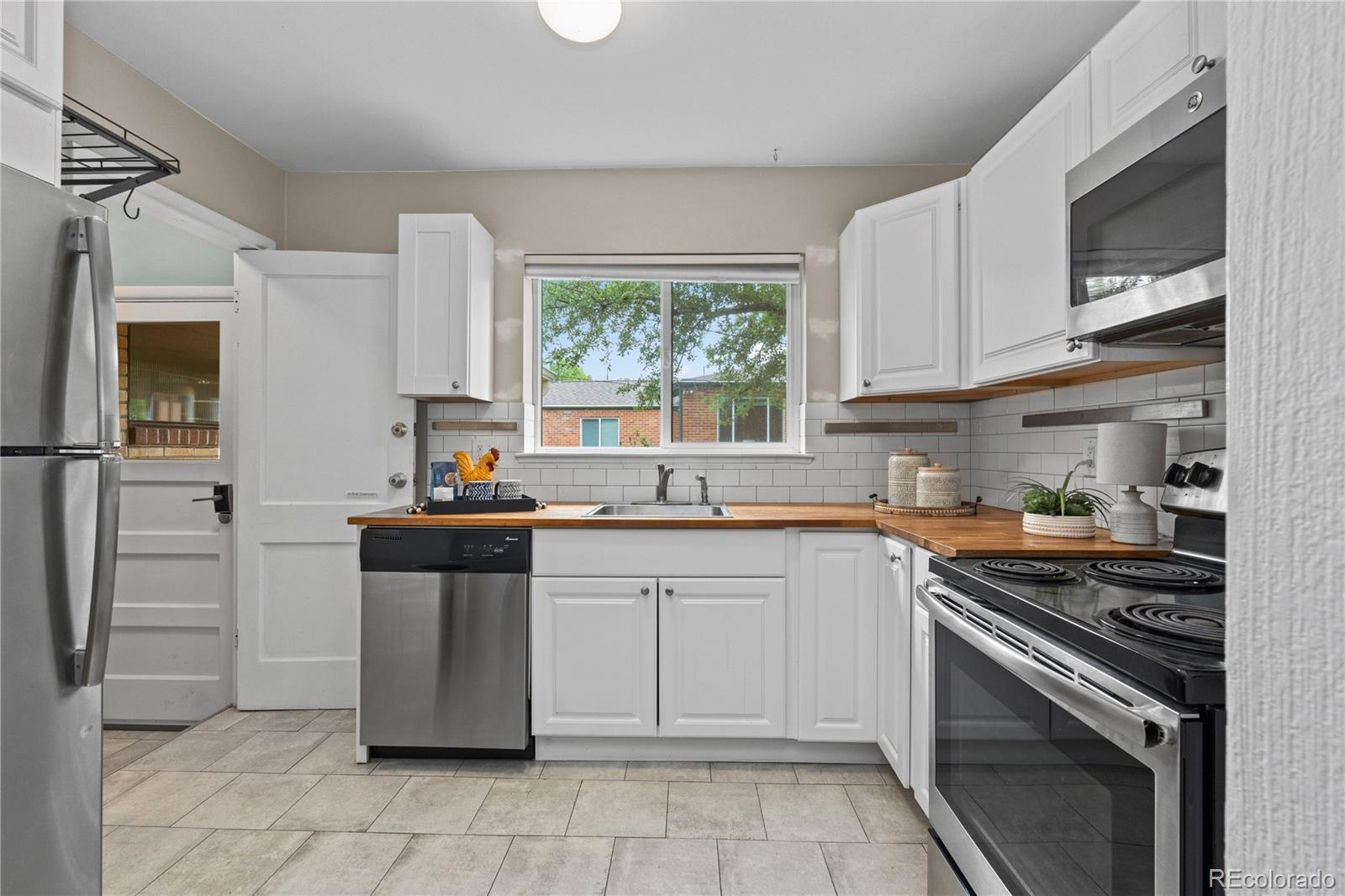 MLS Image #12 for 1540  filbert court,denver, Colorado