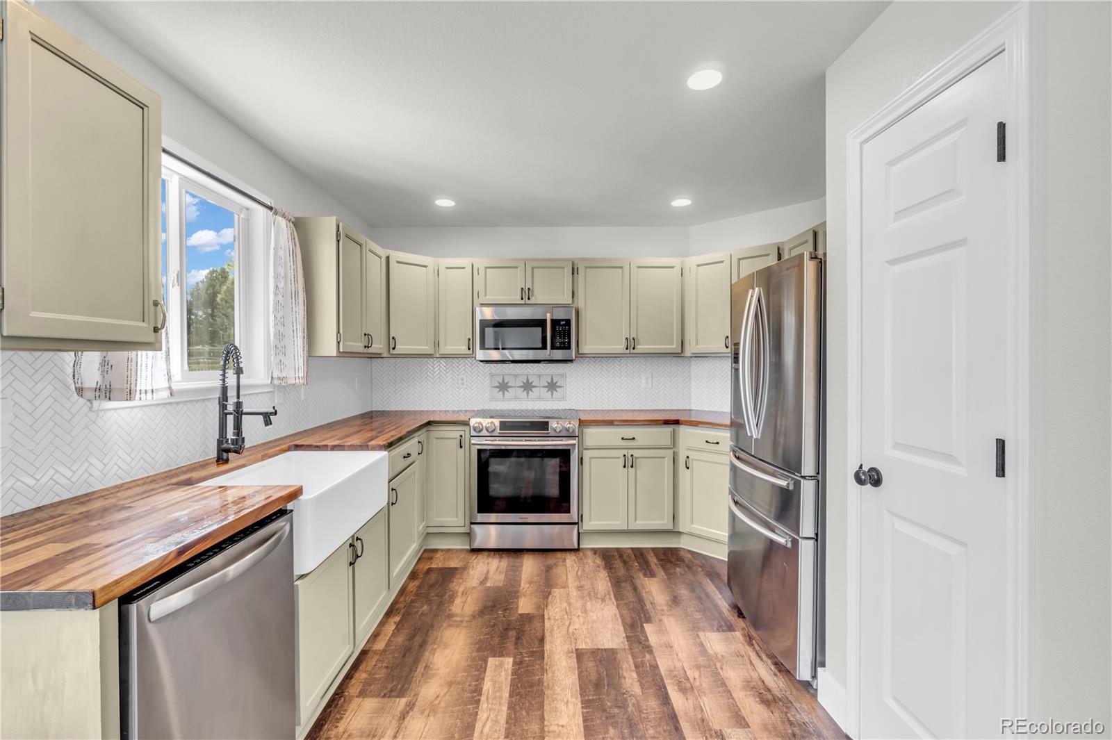 MLS Image #5 for 154  falcon circle,mead, Colorado